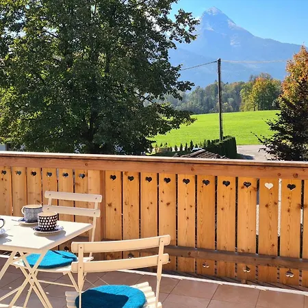 Im Modernen Landhauscharme Mit Bergblick Und Garten Nyaraló