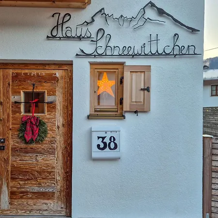 Im Modernen Landhauscharme Mit Bergblick Und Garten *